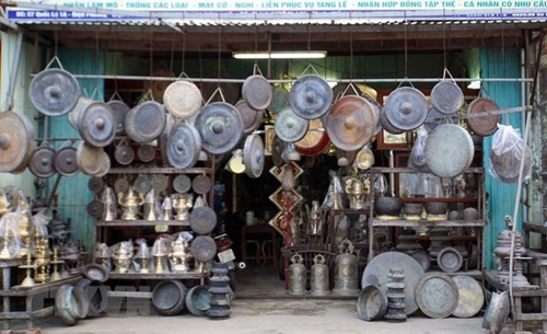Traditional gong casting in Quang Nam Province